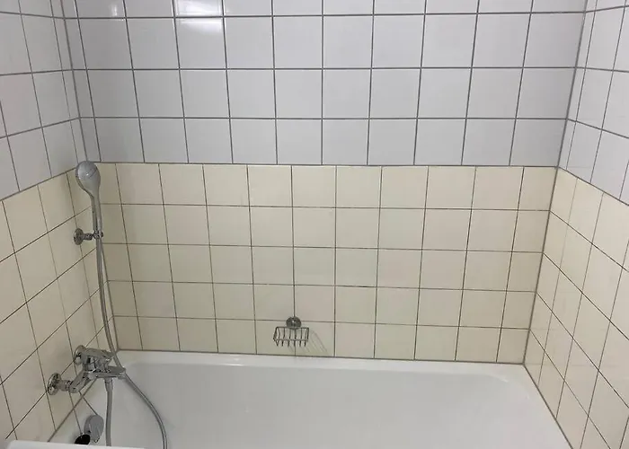 Comfy Near Center - Marble 6 *